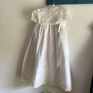 Lovely white w delicate lace christening dress. Size 1. Brand new w tags